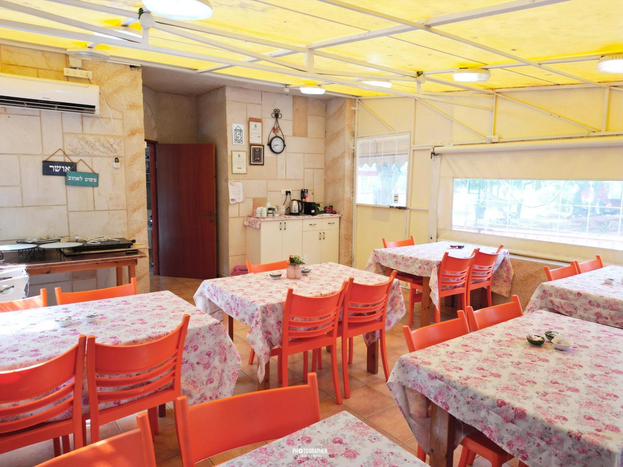 The Wooden Rose Cabins Bezet Room photo