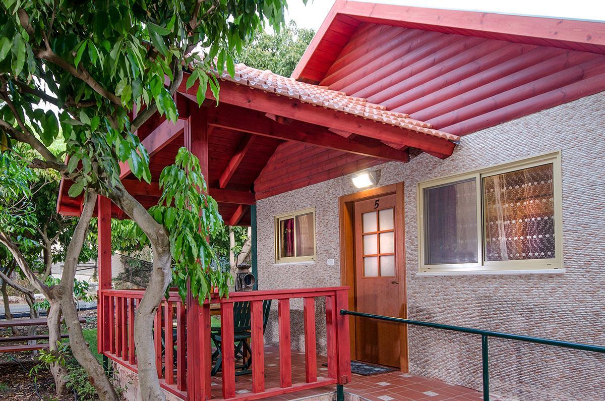 The Wooden Rose Cabins Bezet Exterior photo